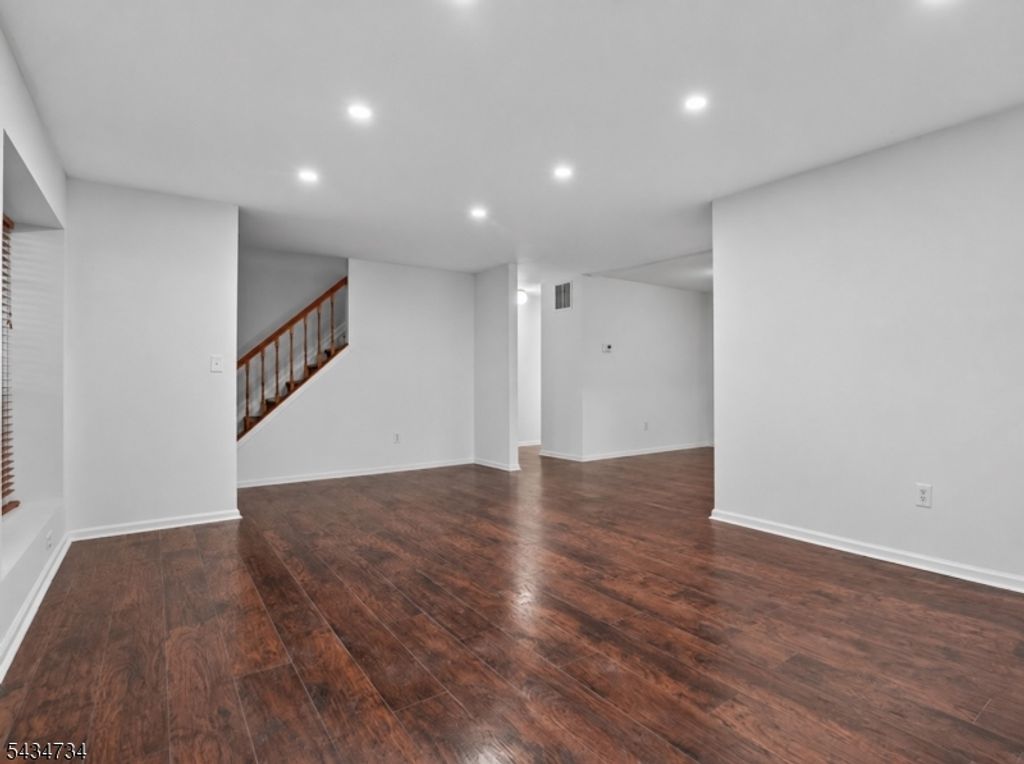33 Seton Hall Dr, Newark City, NJ 07103 — photo 4