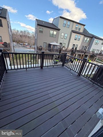 2042 TRACK CIR, Fredericksburg, VA 22401