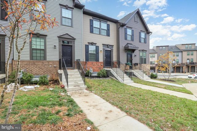 2042 TRACK CIR, Fredericksburg, VA 22401