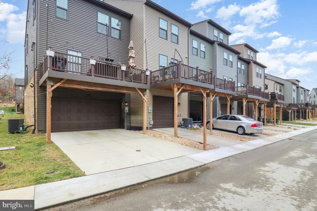 2042 TRACK CIR, Fredericksburg, VA 22401