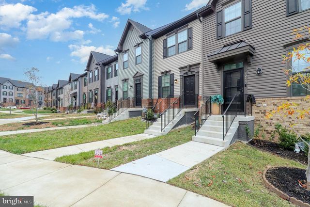 2042 TRACK CIR, Fredericksburg, VA 22401