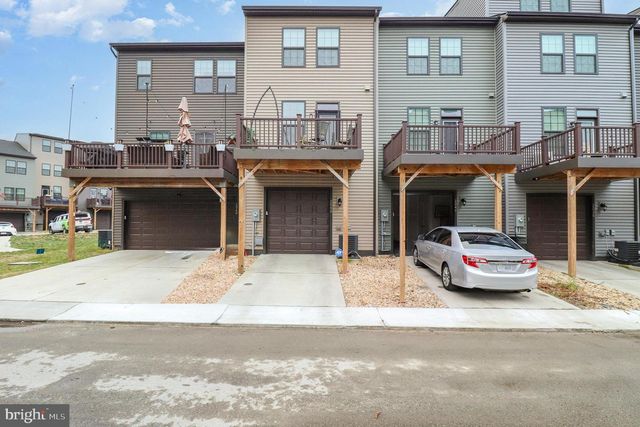 2042 TRACK CIR, Fredericksburg, VA 22401