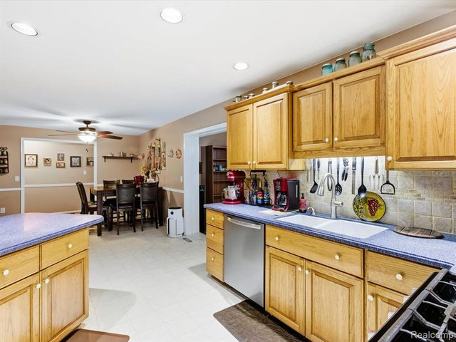 31327 Wellston Drive, Warren, MI 48093