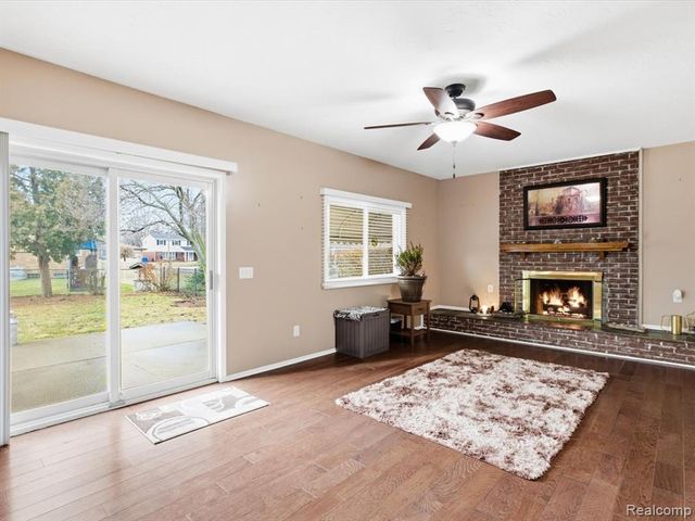 31327 Wellston Drive, Warren, MI 48093