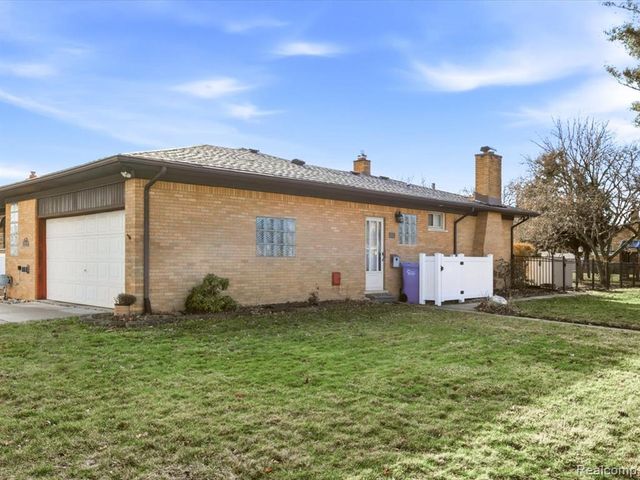 31327 Wellston Drive, Warren, MI 48093