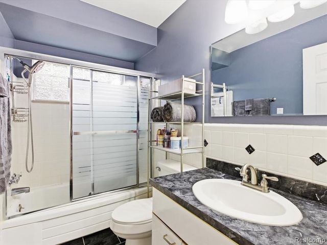 31327 Wellston Drive, Warren, MI 48093