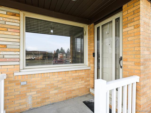 31327 Wellston Drive, Warren, MI 48093