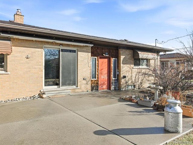 31327 Wellston Drive, Warren, MI 48093