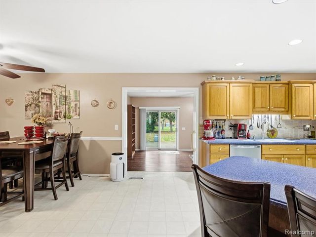 31327 Wellston Drive, Warren, MI 48093