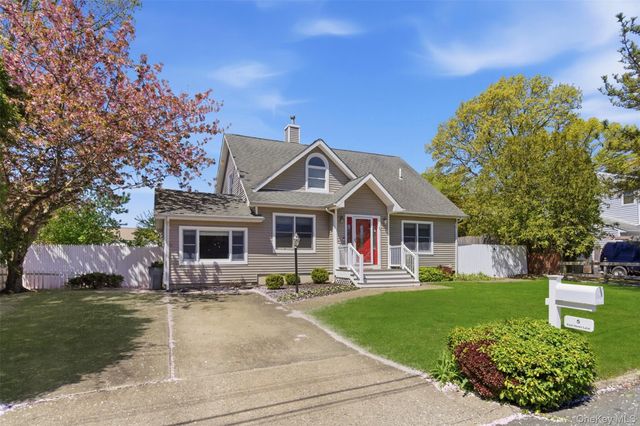 5 E Haven Lane, East Northport, NY 11731