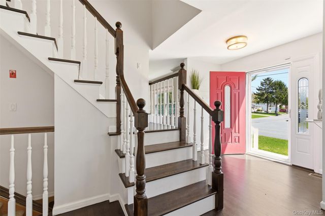 5 E Haven Lane, East Northport, NY 11731