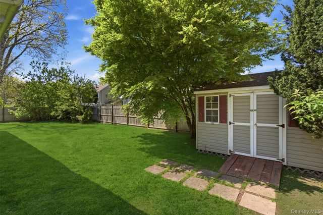 5 E Haven Lane, East Northport, NY 11731