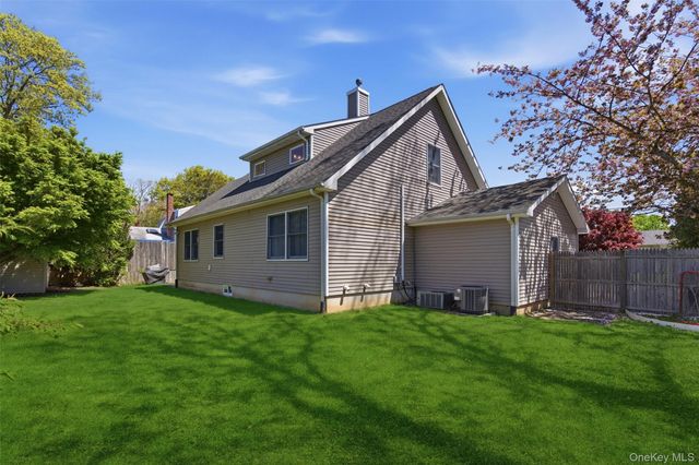 5 E Haven Lane, East Northport, NY 11731