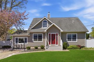 5 E Haven Lane, East Northport, NY 11731