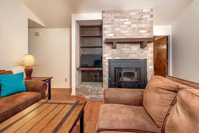 205 Oakview Dr, Kerrville, TX 78028