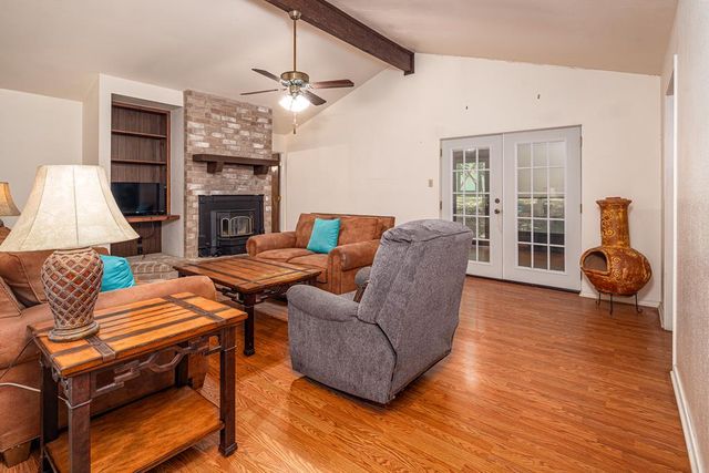 205 Oakview Dr, Kerrville, TX 78028