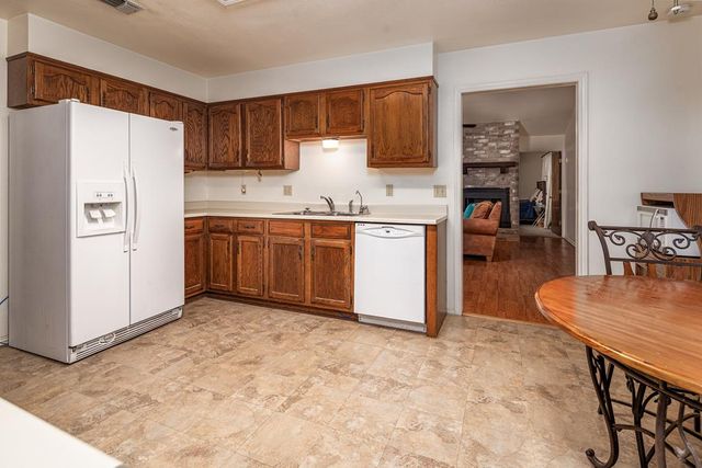 205 Oakview Dr, Kerrville, TX 78028