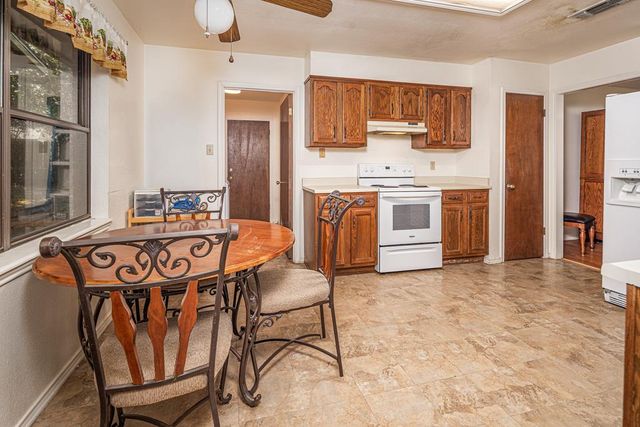 205 Oakview Dr, Kerrville, TX 78028