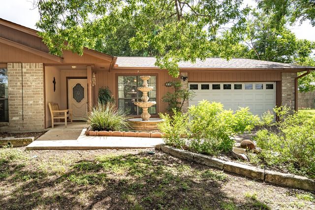 205 Oakview Dr, Kerrville, TX 78028