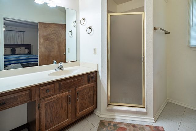 205 Oakview Dr, Kerrville, TX 78028
