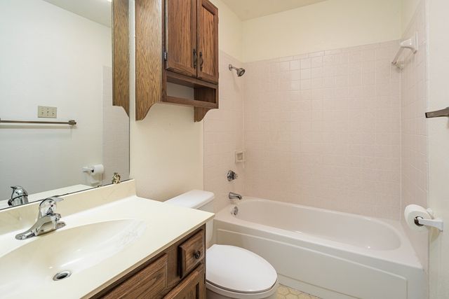 205 Oakview Dr, Kerrville, TX 78028