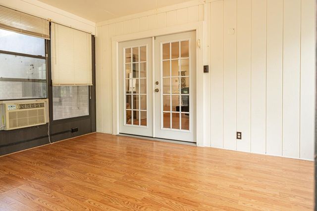 205 Oakview Dr, Kerrville, TX 78028