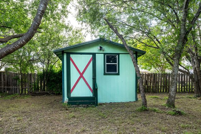 205 Oakview Dr, Kerrville, TX 78028