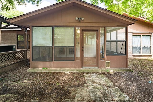 205 Oakview Dr, Kerrville, TX 78028