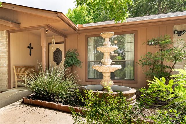 205 Oakview Dr, Kerrville, TX 78028