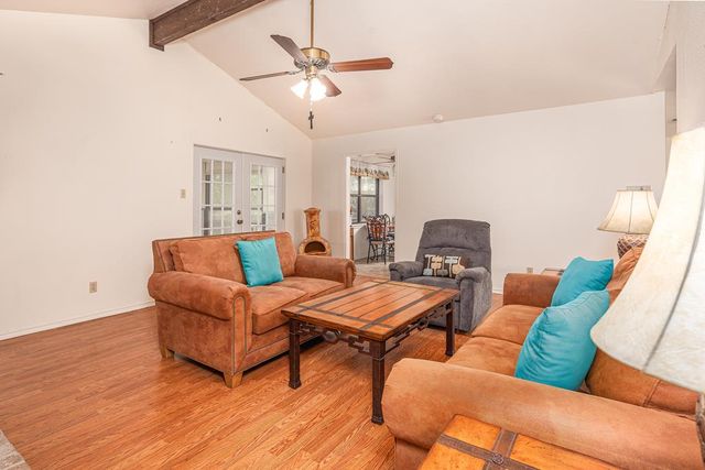 205 Oakview Dr, Kerrville, TX 78028
