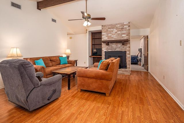 205 Oakview Dr, Kerrville, TX 78028