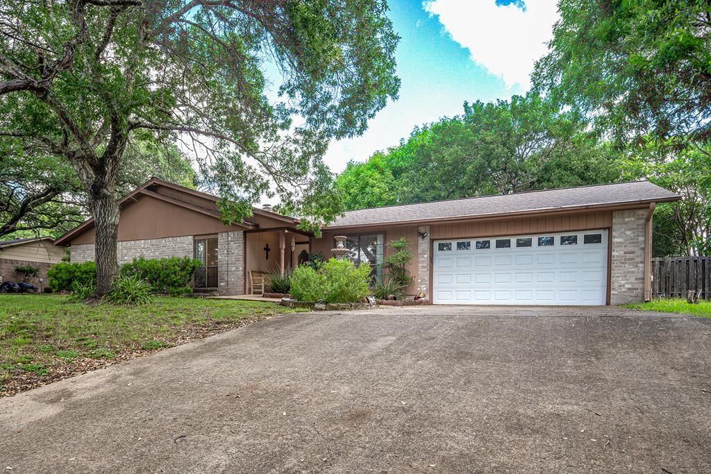 205 Oakview Dr, Kerrville, TX 78028