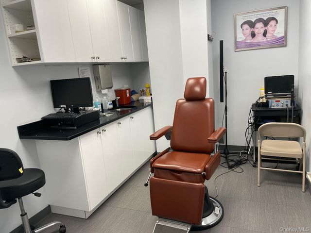 38-08 Union Street 3E, Flushing, NY 11354