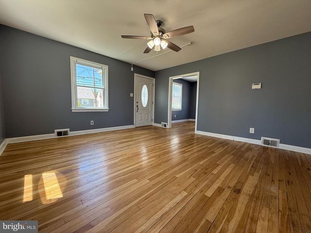 210 KUSER RD, Hamilton, NJ 08619