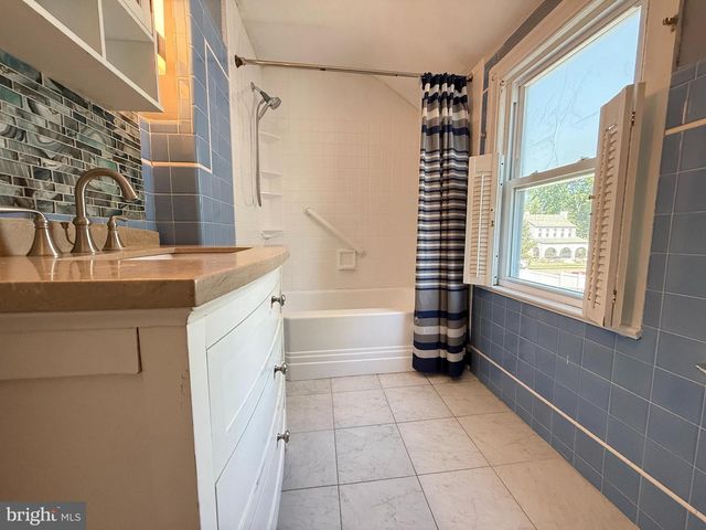 210 KUSER RD, Hamilton, NJ 08619