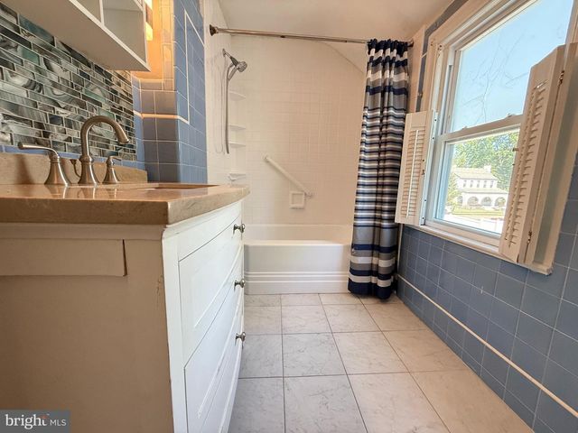 210 KUSER RD, Hamilton, NJ 08619