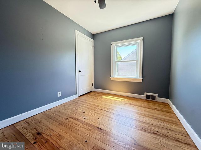 210 KUSER RD, Hamilton, NJ 08619