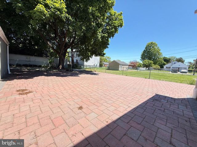 210 KUSER RD, Hamilton, NJ 08619