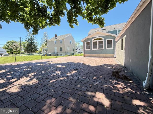 210 KUSER RD, Hamilton, NJ 08619