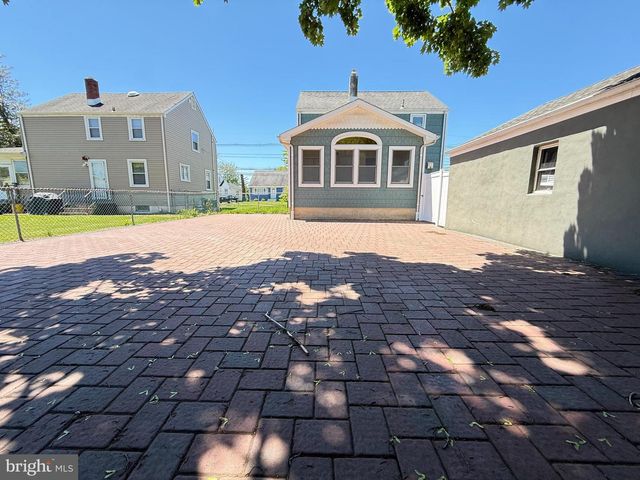 210 KUSER RD, Hamilton, NJ 08619