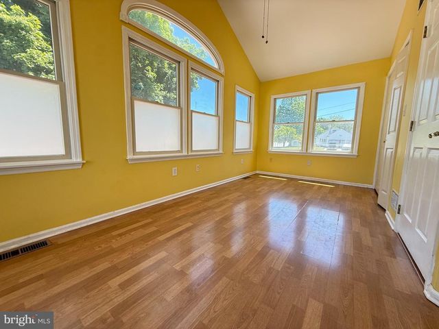 210 KUSER RD, Hamilton, NJ 08619