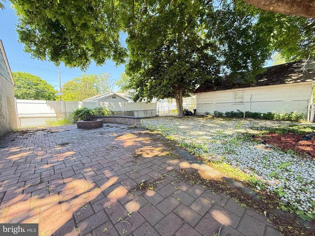 210 KUSER RD, Hamilton, NJ 08619