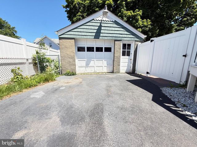 210 KUSER RD, Hamilton, NJ 08619