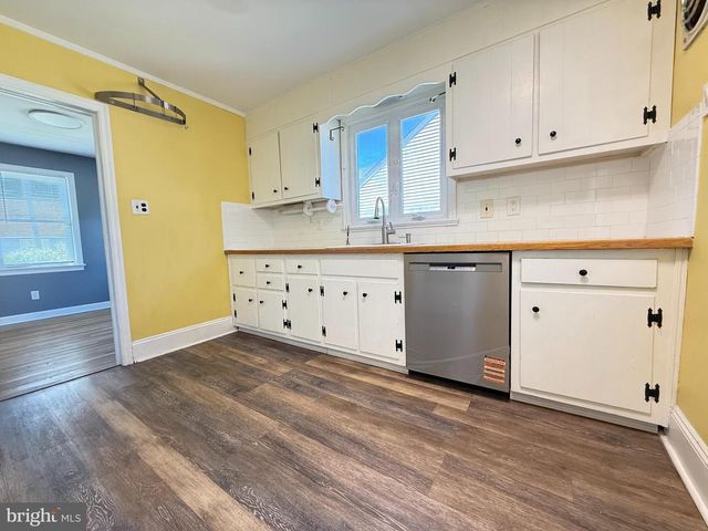 210 KUSER RD, Hamilton, NJ 08619