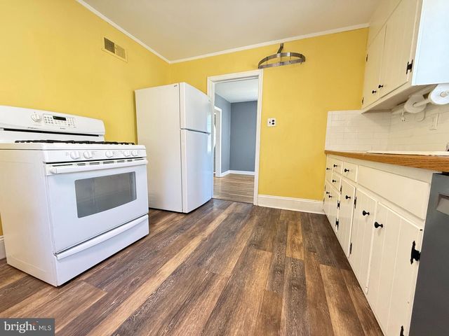 210 KUSER RD, Hamilton, NJ 08619
