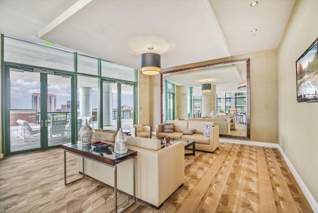 1431 RIVERPLACE Boulevard 1602, Jacksonville, FL 32207