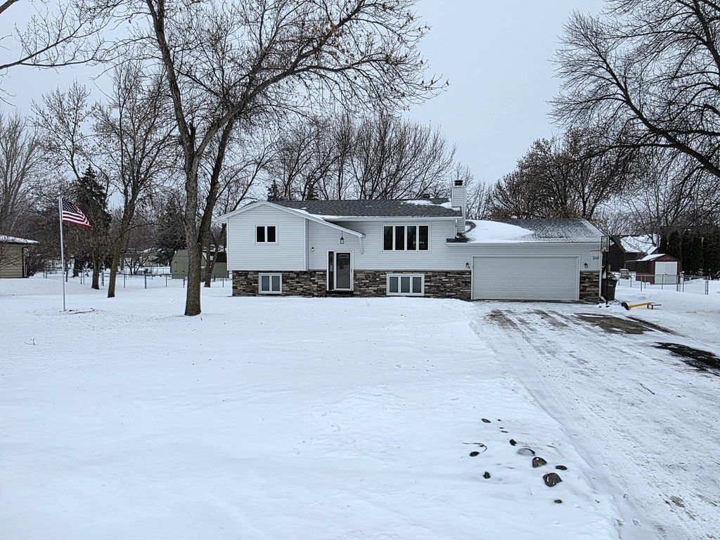 1209 63RD Avenue N, Moorhead, MN 56560