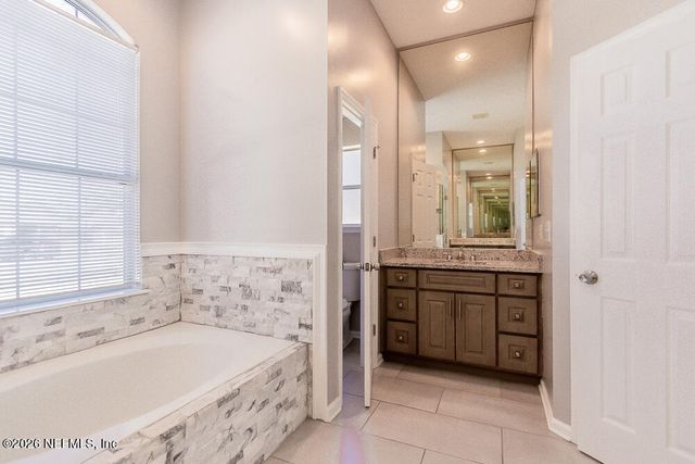 5332 KNIGHTSGATE Court, Jacksonville, FL 32244