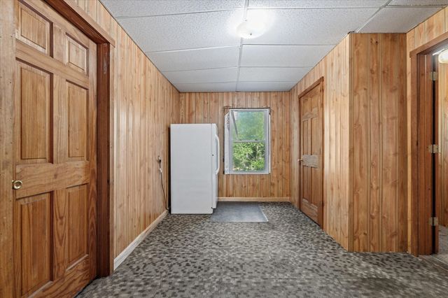 39 Southbridge Rd, Dudley, MA 01571