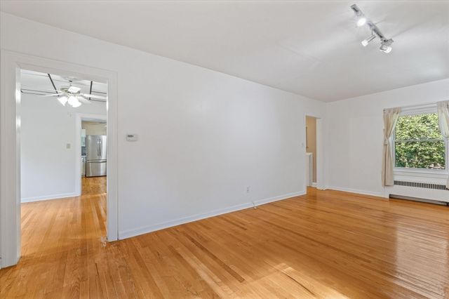 39 Southbridge Rd, Dudley, MA 01571
